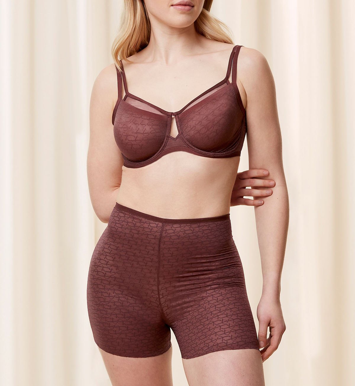 SIGNATURE SHEER MINIMISER BRA